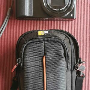 Digitalkamera i väska